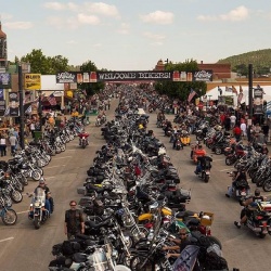Rallye de Sturgis et Broken Spoke Campground & Resort - Photo : KMAracing