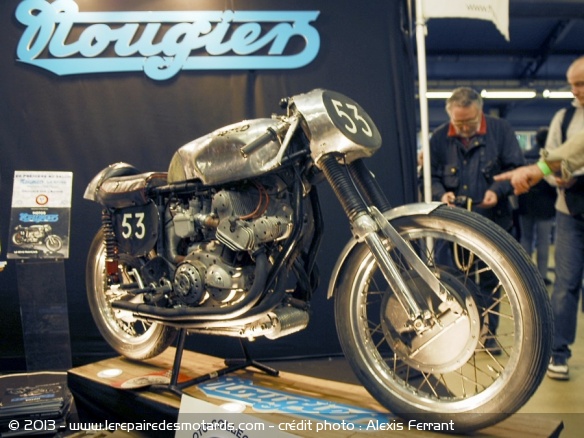 La Nougier 4 cylindres sur le stand de la FFVE