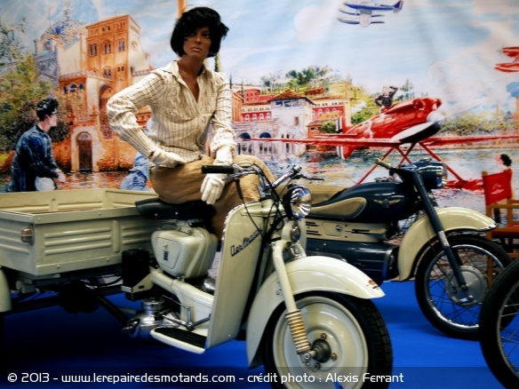 Ambiance Dolce Vita sur le stand C60 d'Ital Aermacchi