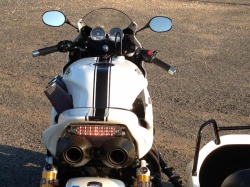 Side-car sur la base du Triumph Rocket III - échappements
