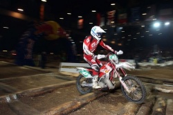 Danny MCCANNEY comme le tout premier Champion du Monde Junior de l'histoire de l'Enduro