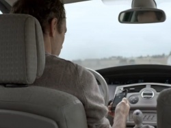61% des français lisent leur SMS au volant