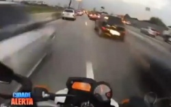 Vidéo : un motard fou dans les embouteillages