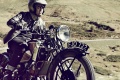 Vettel passe  moto