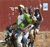 5000 casques offert au taxi-moto
