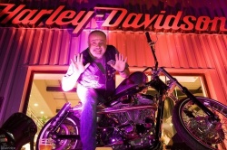 Un chopper offert pour les 10 ans de Harley Grand Lyon - crédit photo : Alain Rico