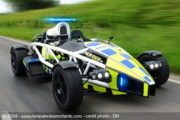 Une Ariel Atom pour traquer les motards 