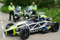 Une Ariel Atom pour traquer les motards 