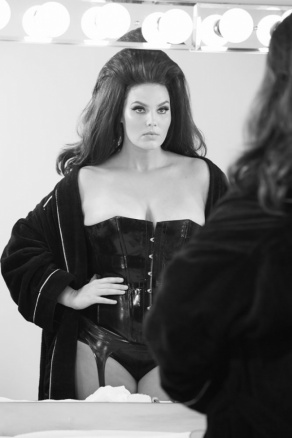 Backstage du Calendrier Pirelli 2015 par Steven Meisel, image par Marc Regas