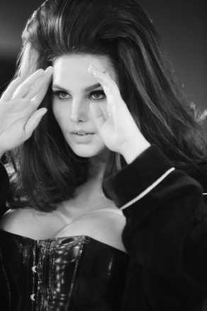 Backstage du Calendrier Pirelli 2015 par Steven Meisel, image par Marc Regas