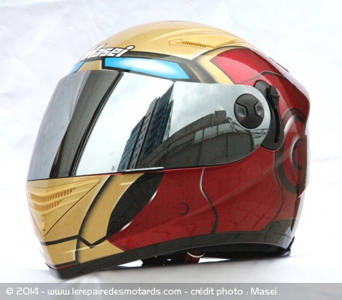 Casque moto à la déco Ironman