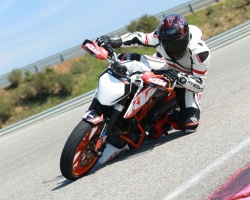 Préparation à la KTM 390 Duke Cup