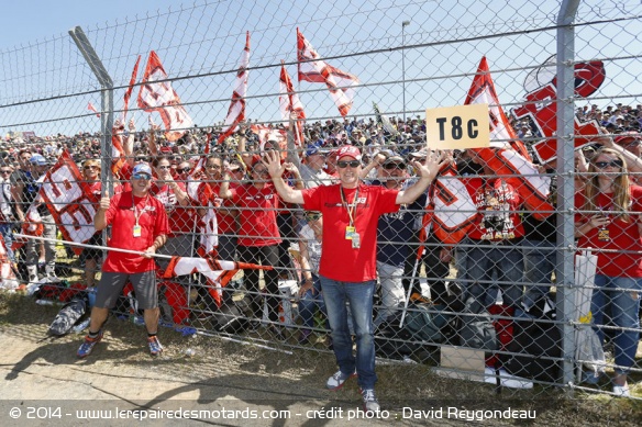 Le Fan Club Marquez sera maintenant en tribune Honda - crédit photo : David Reygondeau