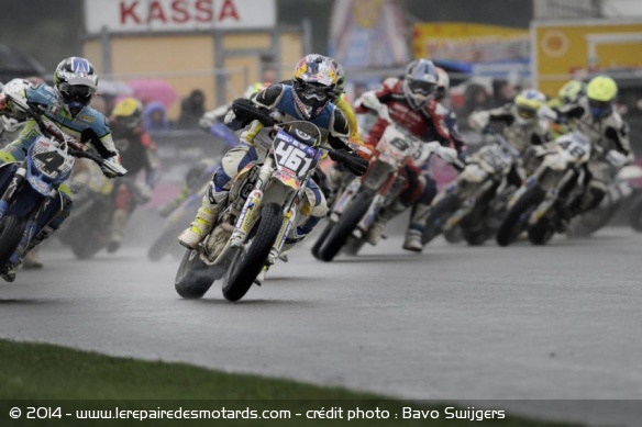 Febvre signe le Holeshot - Crédit photo : Bavo Swijgers