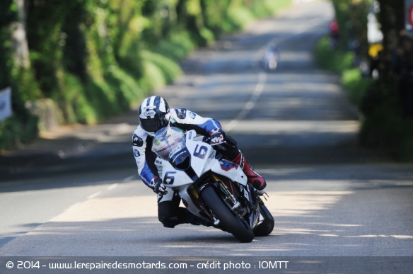 Michael Dunlop domine la catégorie Superstock