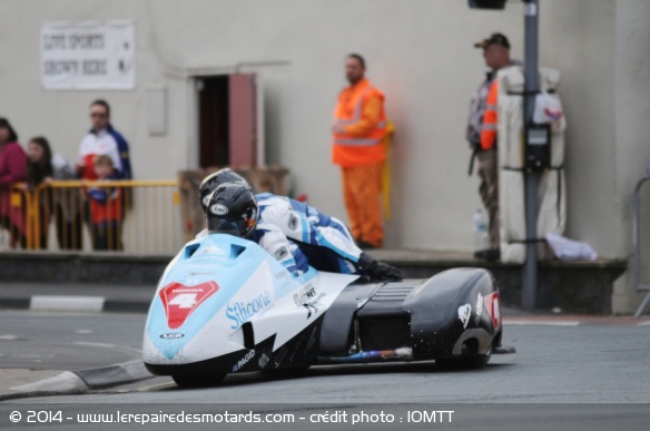 Holden et Winkle prennent les commandes en sidecar