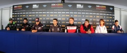 Sykes, Guintoli, Rea, Laverty, Davies, Corti, Yates et Barrier lors de la conférence de presse - crédit photo : World SBK