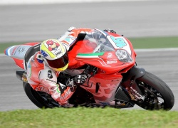 Cluzel mène la charge en Supersport - crédit photo : World SBK
