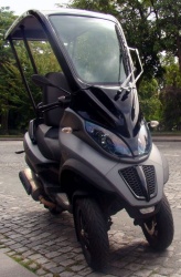 Un toit pour le Piaggio MP3 - crédit photo : Scodiam