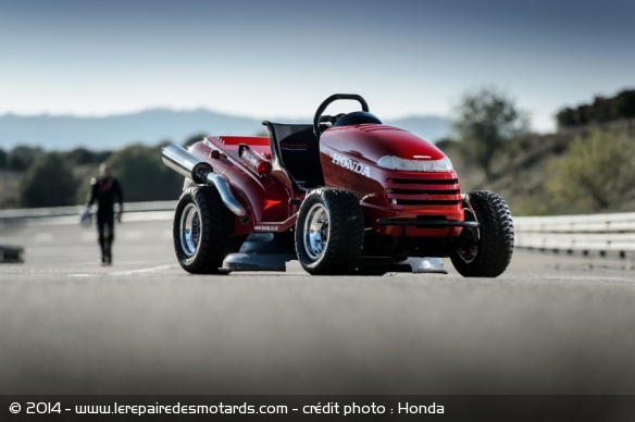 Honda bat un record de vitesse en tondeuse