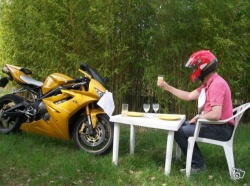 Il vend sa moto et sa maîtresse