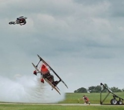 Du FMX par-dessus un avion
