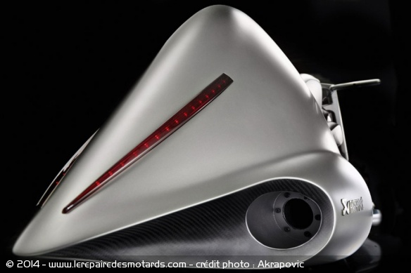 Concept Akrapovic Full Moon