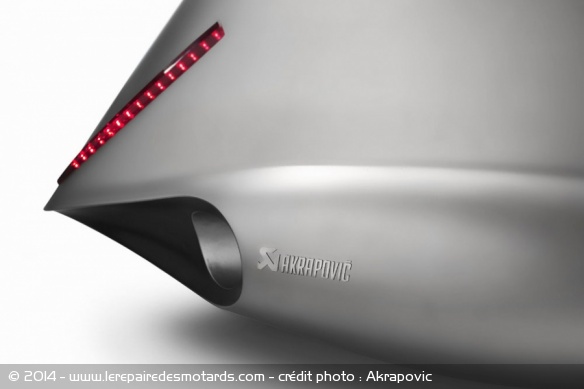 Concept Akrapovic Full Moon