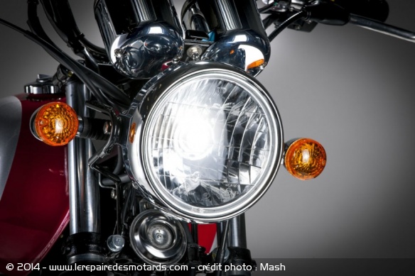 L'optique avant rond affirme le style classique de la Five Hundred
