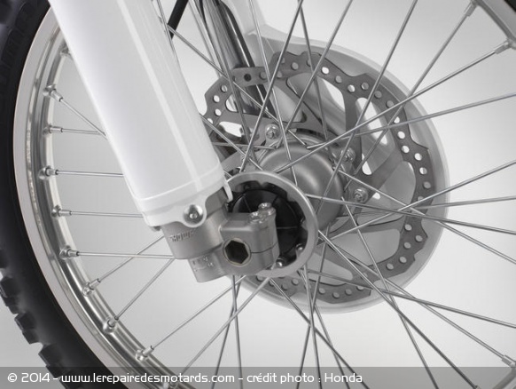 Un disque wave de 260 mm équipe désormais les CRF R à l'avant
