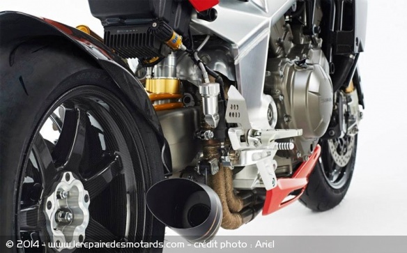V4 Honda, suspensions Öhlins...