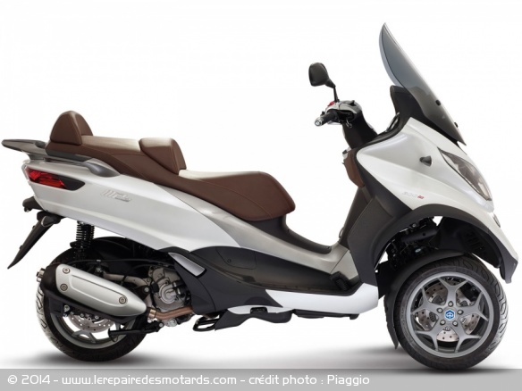 Scooter 3-roues Piaggio MP3 300
