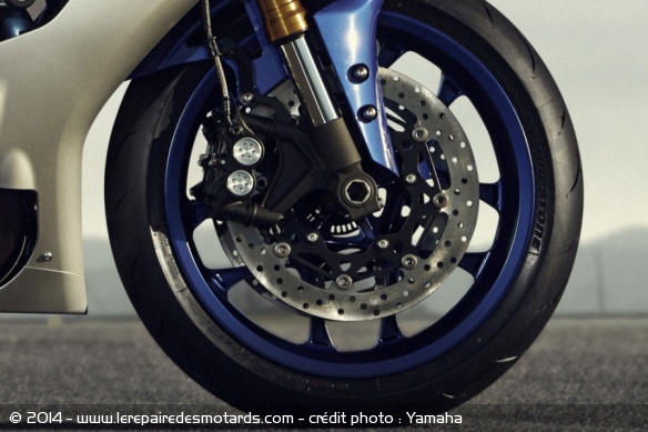 Sportive Yamaha YZF-R1