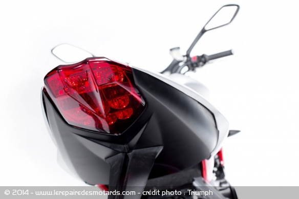L'arrière issu de la Daytona confère plus d'aggressivité au roadster