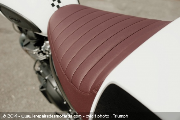 La Thruxton Ace est pourvue d'une selle Oxblood