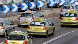 Opération escargot des auto-écoles de Seine-Saint-Denis