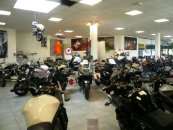 MotoVirus Lyon recrute un accessoiriste - crédit photo : MotoVirus Lyon