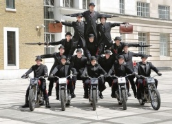 Acrobatie du White Helmets Motorbike Display Team