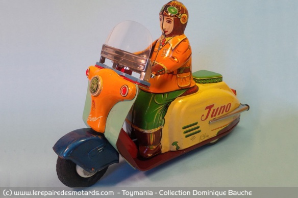 Scooter japonais Jumo de marque STS : Très séduisant scooter japonais fabriqué par la marque STS. Outre la forme ravissante de l'objet, le personnage et la lithographie sont d'une qualité ahurissante