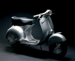 Les scooters Vespa déclinés en parfums
