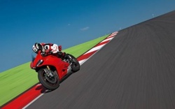 Stage de pilotage membres clubs Ducati