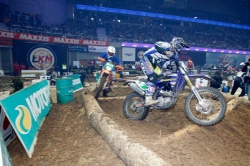 Manuel Lettenbichler (N°305) et Jack Rowland (N°5) dans la section Motorex