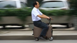 Une valise scooter en Chine