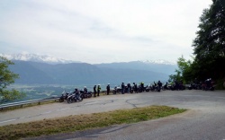 Après le nord des Alpes, le Givi Tour taille la route vers le sud - crédit photo : Givi