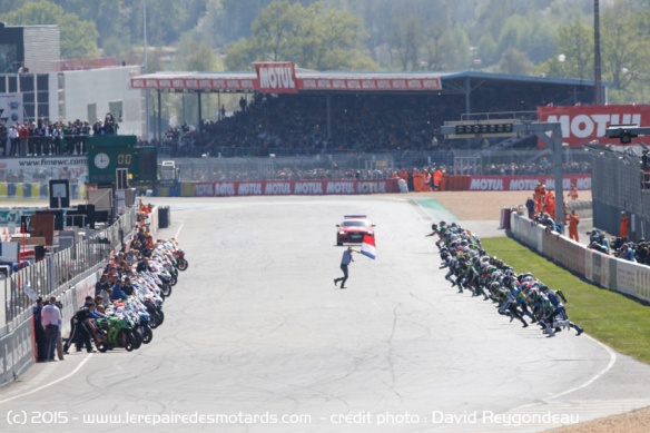 Le départ des 24 Heures Motos 2015