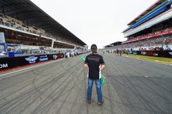 24h : un fan pour lancer les tours de chauffe