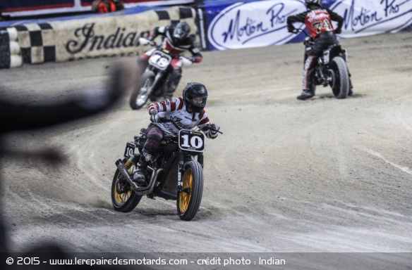 Indian Scout Sixty Super Hooligan : Rolands Sands au guidon
