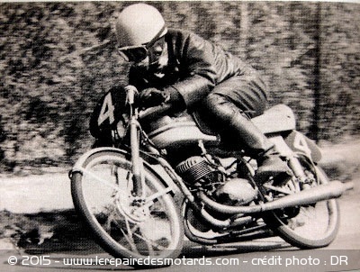 Jean Valeyre sur la fameuse Peugeot en 1952