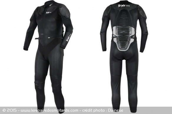 Le D-air Armor prend la forme d'une sous combinaison Le D-air Armor prend la forme d'une sous combinaison