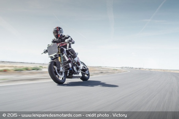 C'est Don Canet, essayeur pour Cycle World, qui pilotera le prototype à la Pike's Peak
